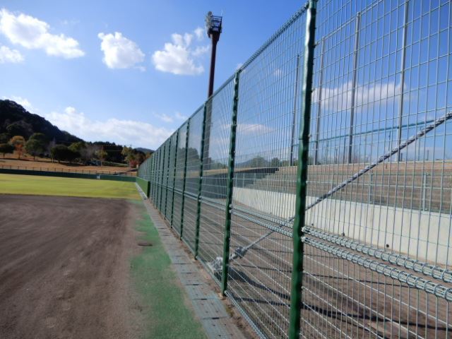 市民球場防球フェンス改修フェンス