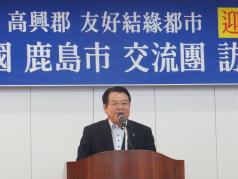 交流会であいさつをする樋口市長