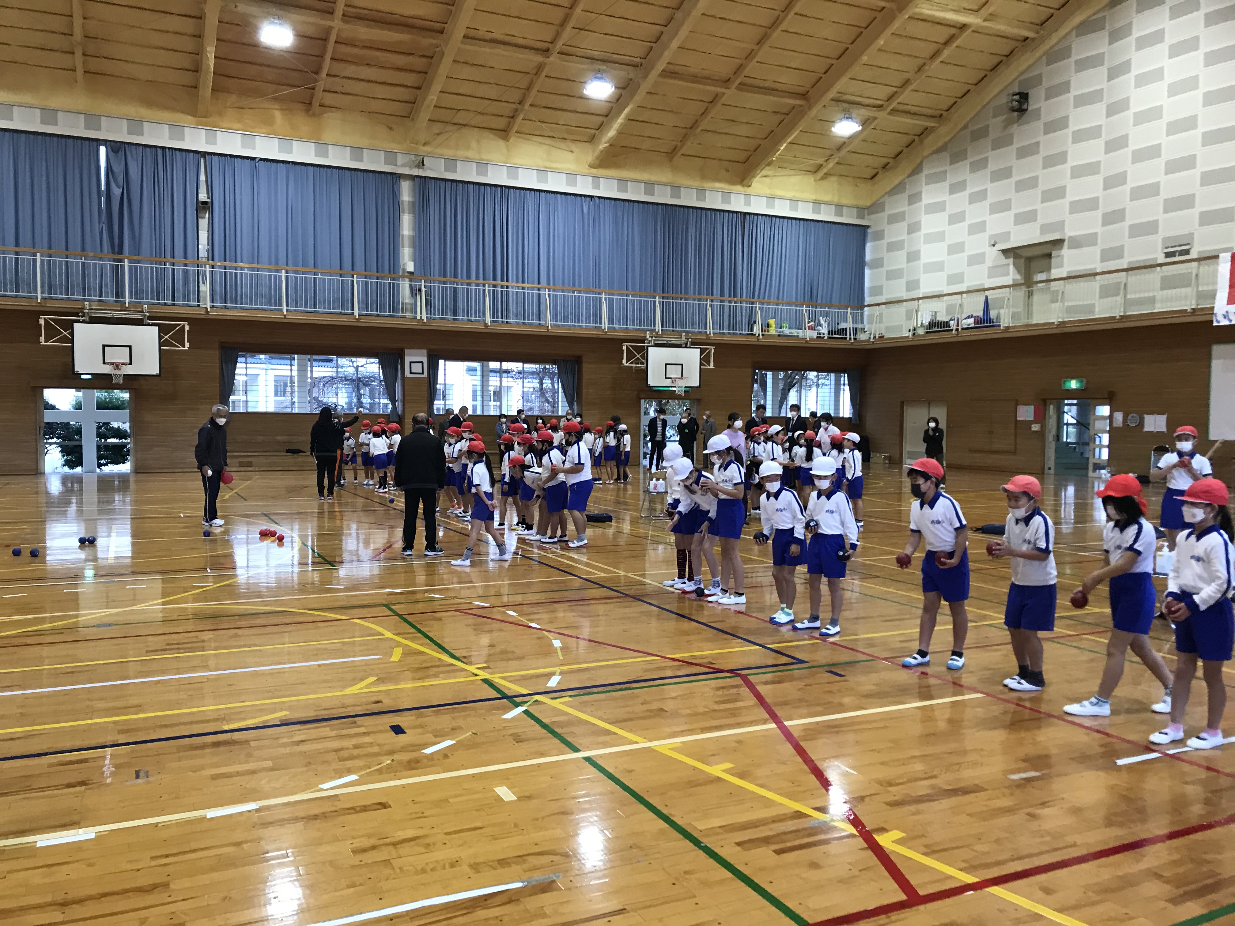 明倫小学校ボッチャ体験の様子1