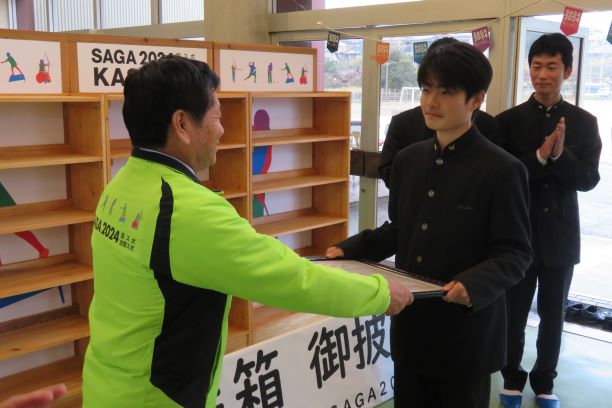 R5.12.14 SAGA2024下足箱お披露目式5