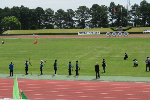 R5.5.28 アーチェリー行射披露2