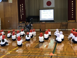 浜小学校1・2年生講話の様子