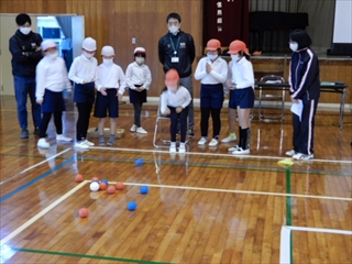 浜小学校3・4年生ボッチャ体験の様子1