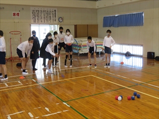 浜小学校5・6年生ボッチャ体験の様子2