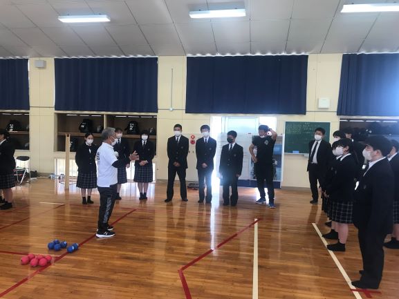 鹿島高等学校ボッチャ体験の様子1
