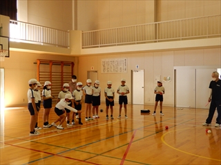 七浦小学校ボッチャ体験の様子2