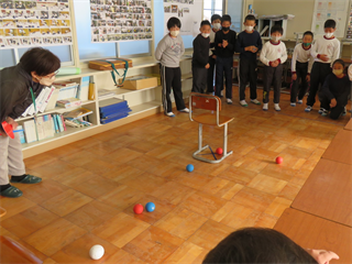 能古見小学校5年生ボッチャ体験の様子1