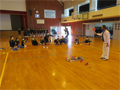 西部中学校2年生ボッチャ体験の様子