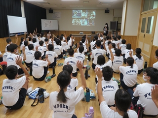 東部中学校講話の様子1