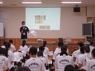 東部中学校講話の様子2
